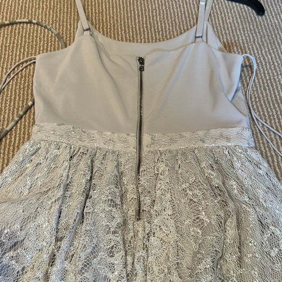 ALICE + OLIVIA hilta beaded silver lace mini dress size 2 - Picture 10 of 16